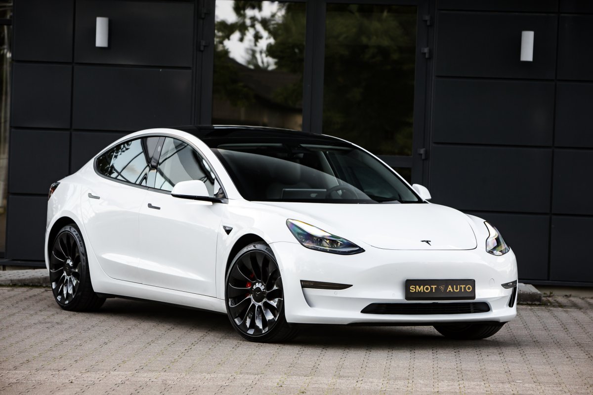 Telsa Performance Model 3